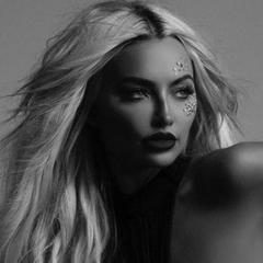 @lindseypelas
