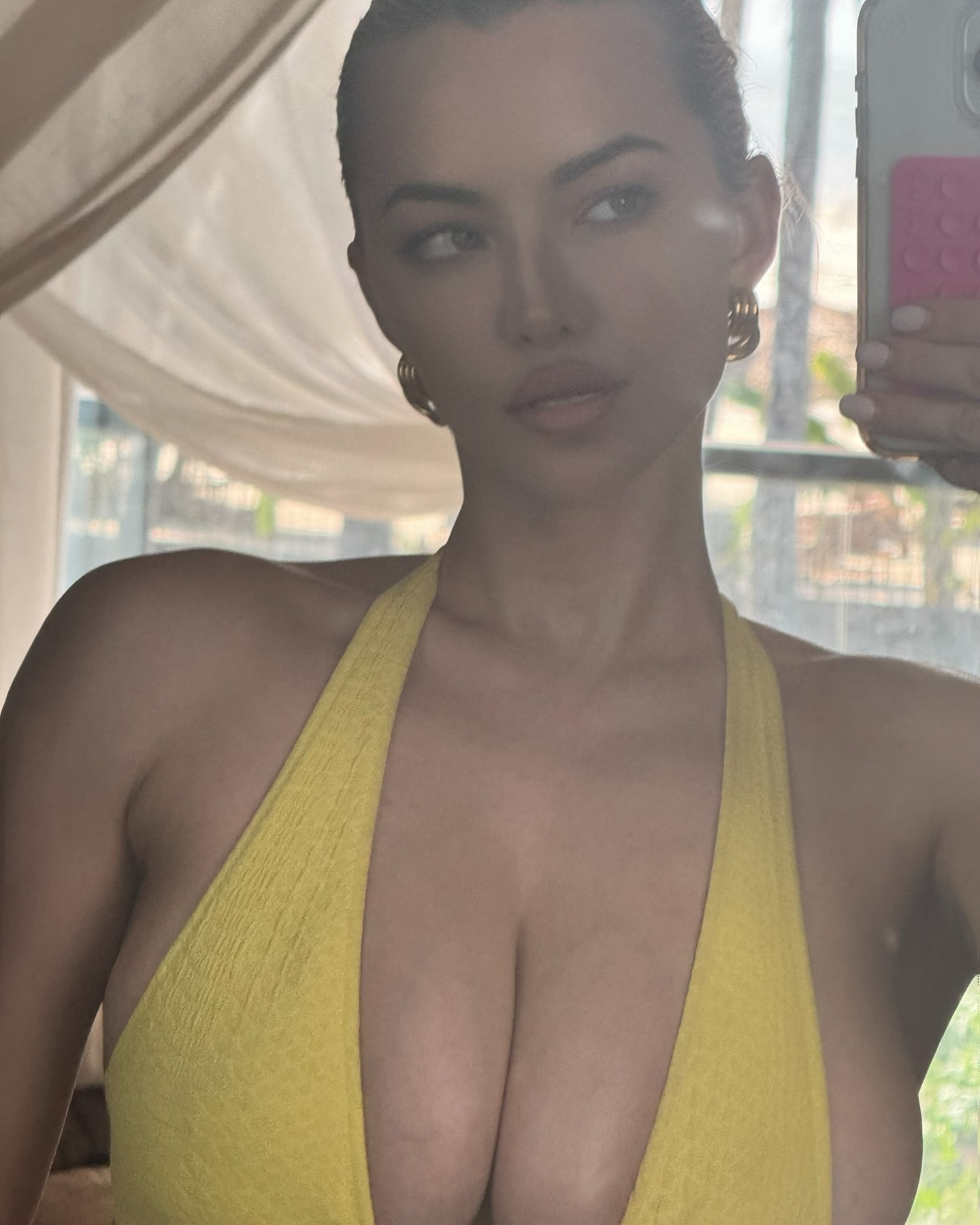 lindseypelas