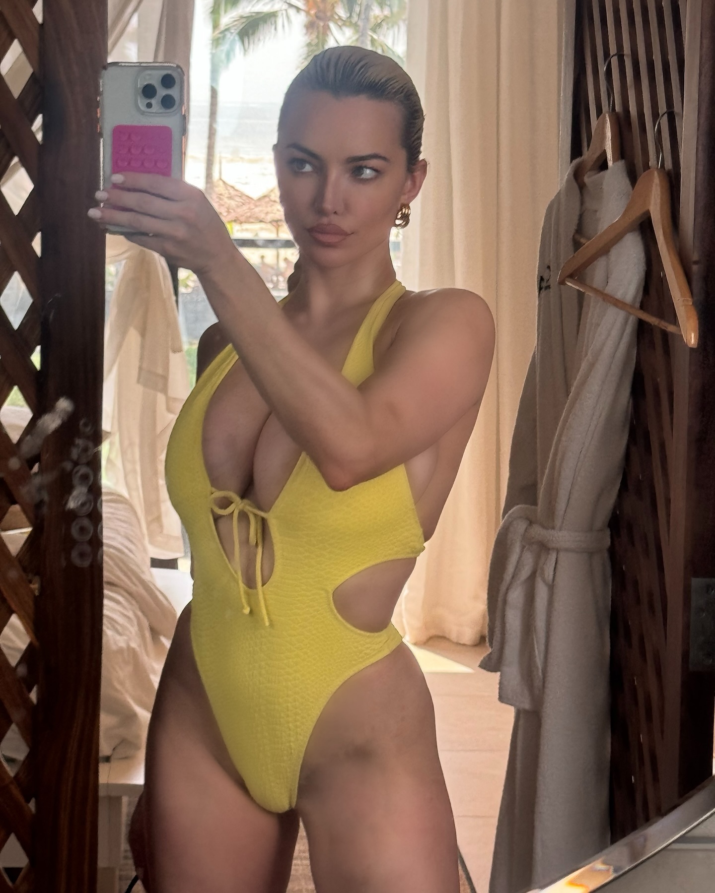 lindseypelas